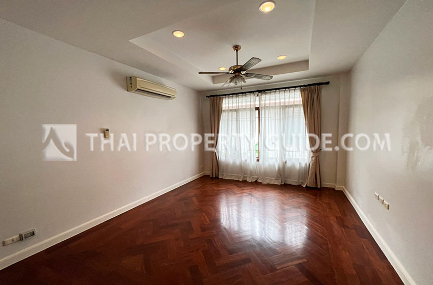 House with Shared Pool in Pattanakarn 
