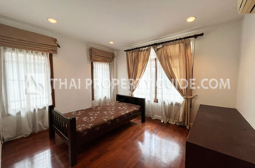 House with Shared Pool in Pattanakarn 