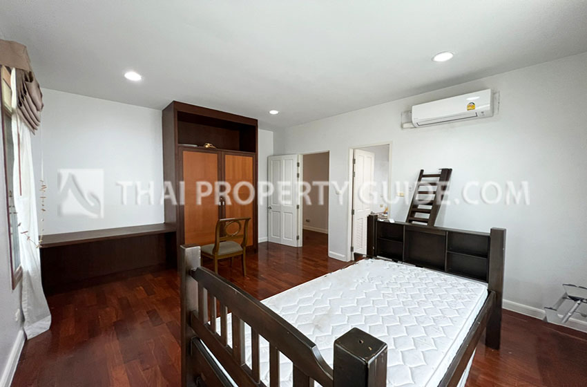 House with Shared Pool in Pattanakarn 