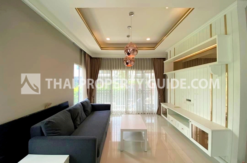House with Shared Pool in Pattanakarn 