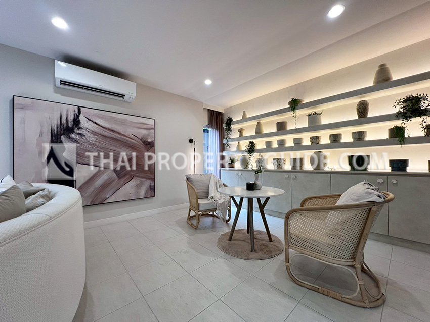 House with Shared Pool in Pattanakarn 