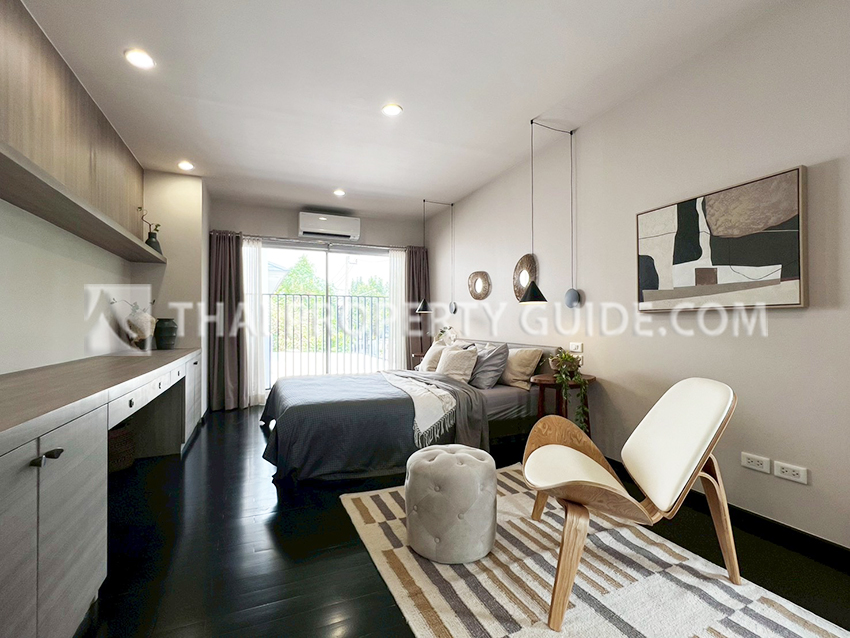 House with Shared Pool in Pattanakarn 