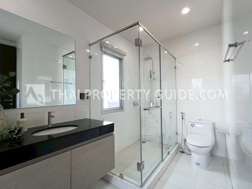 House with Shared Pool in Pattanakarn 