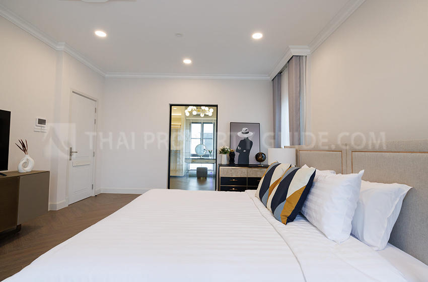 House with Shared Pool in Rama 9 
