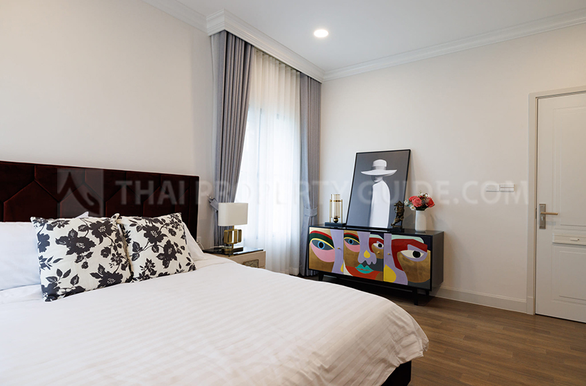 House with Shared Pool in Rama 9 