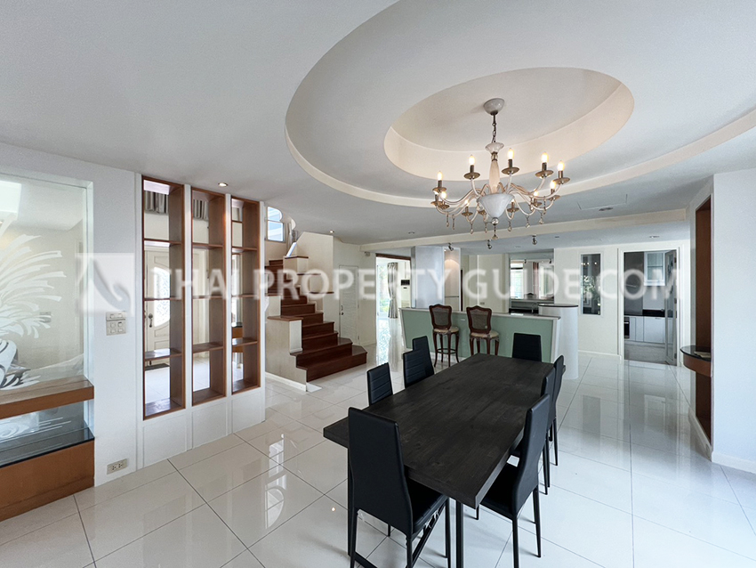 House with Shared Pool in Srinakarin 