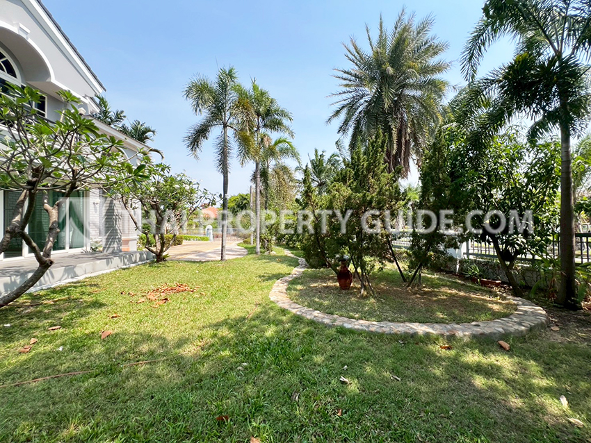 House with Shared Pool in Srinakarin 