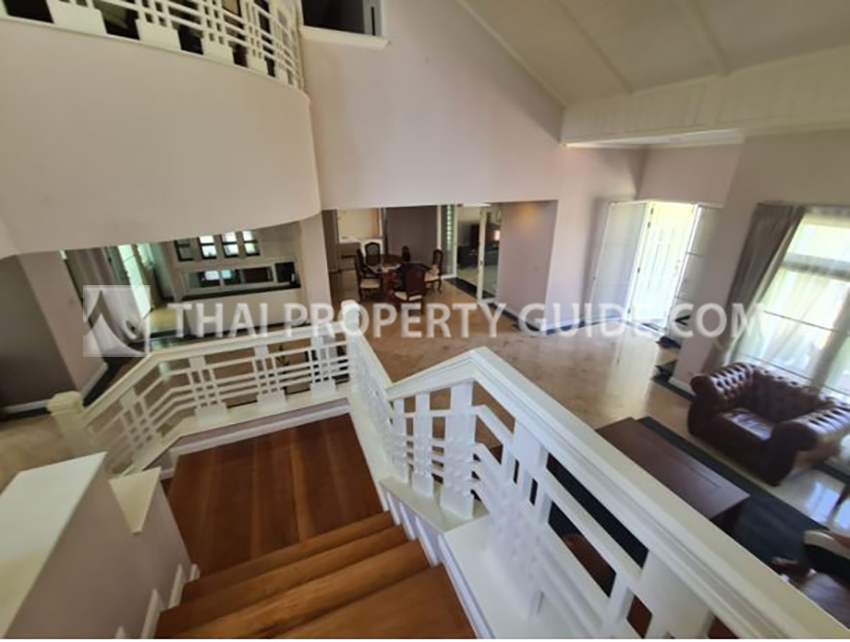 House with Shared Pool in Srinakarin 