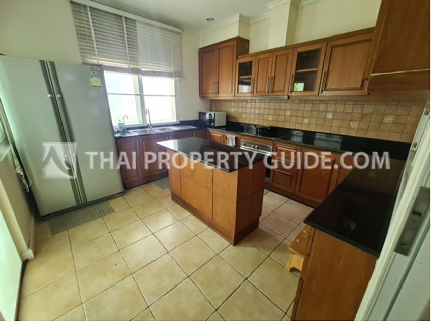 House with Shared Pool in Srinakarin 