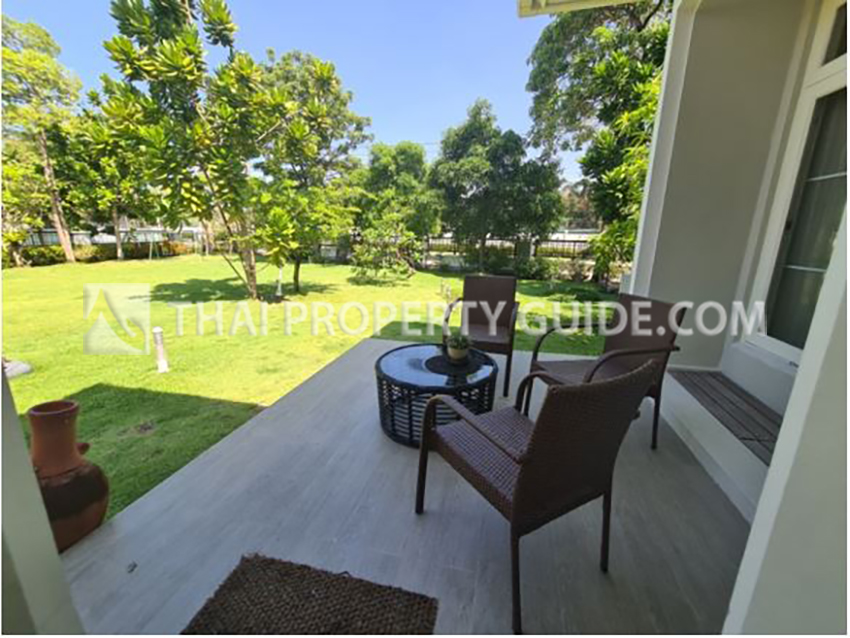 House with Shared Pool in Srinakarin 