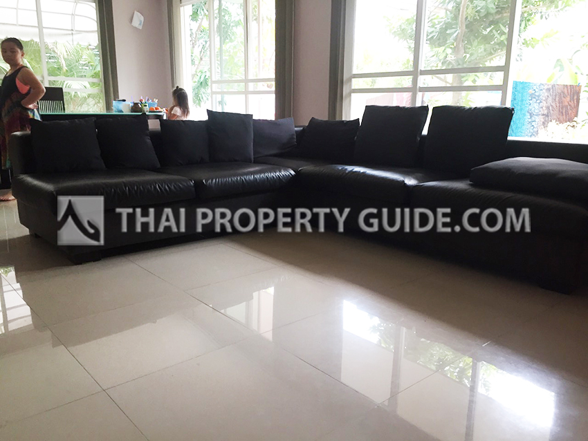 House with Shared Pool in Srinakarin 