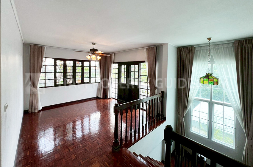 House with Shared Pool in Srinakarin 