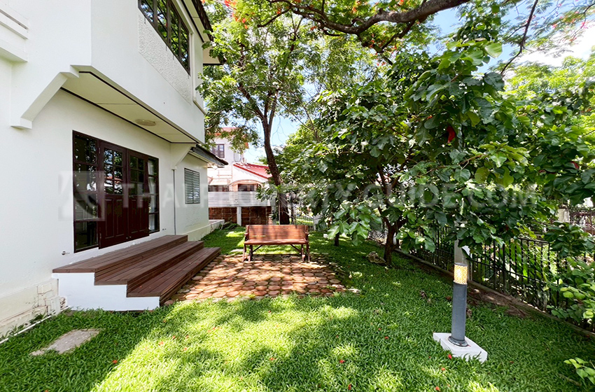 House with Shared Pool in Srinakarin 