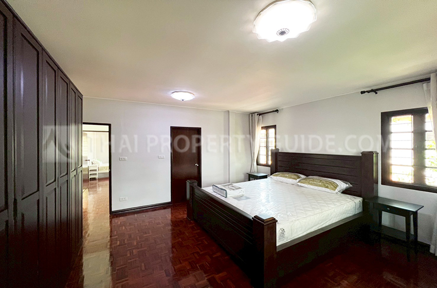 House with Shared Pool in Srinakarin 