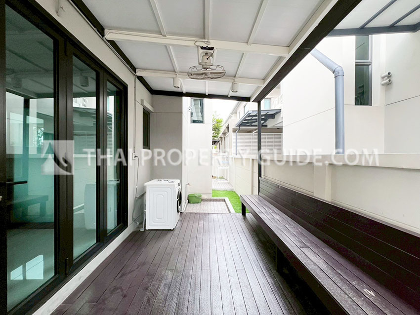 House with Shared Pool in Srinakarin 