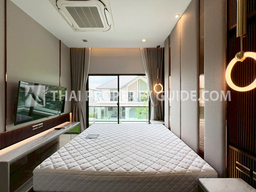 House with Shared Pool in Srinakarin 