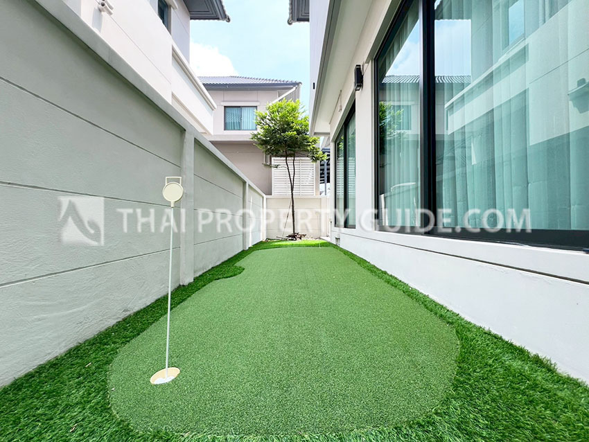 House with Shared Pool in Srinakarin 