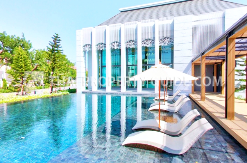House with Shared Pool in Srinakarin 