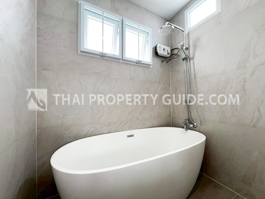 House with Shared Pool in Srinakarin 