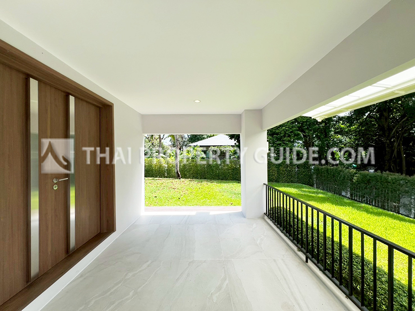 House with Shared Pool in Srinakarin 