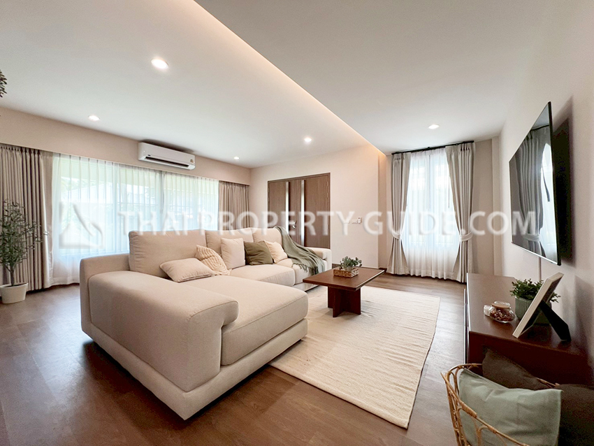 House with Shared Pool in Srinakarin 