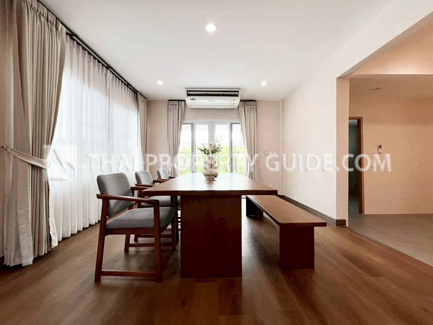 House with Shared Pool in Srinakarin 