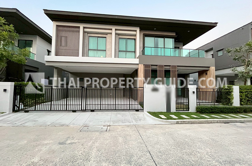 House with Shared Pool for rent in Srinakarin