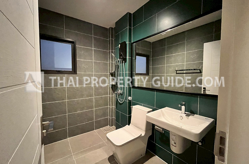 House with Shared Pool in Srinakarin 