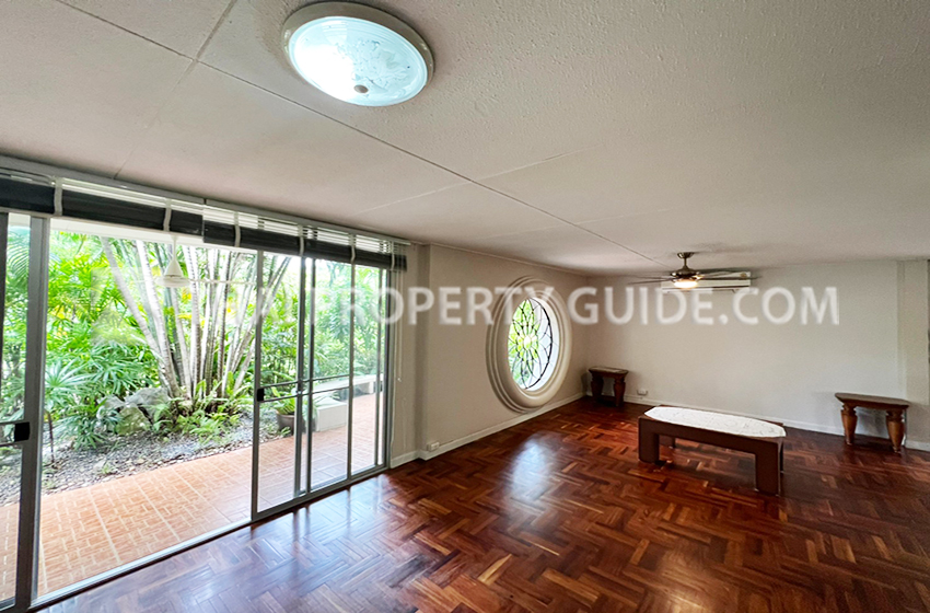 House with Shared Pool in Sukhumvit : Panya Village On-Nut 