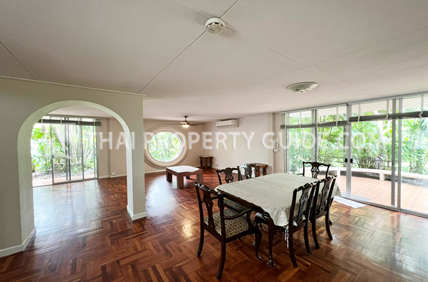 House with Shared Pool in Sukhumvit : Panya Village On-Nut 