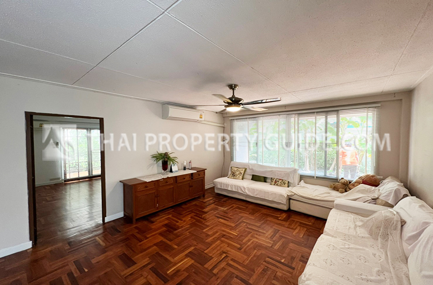 House with Shared Pool in Sukhumvit : Panya Village On-Nut 