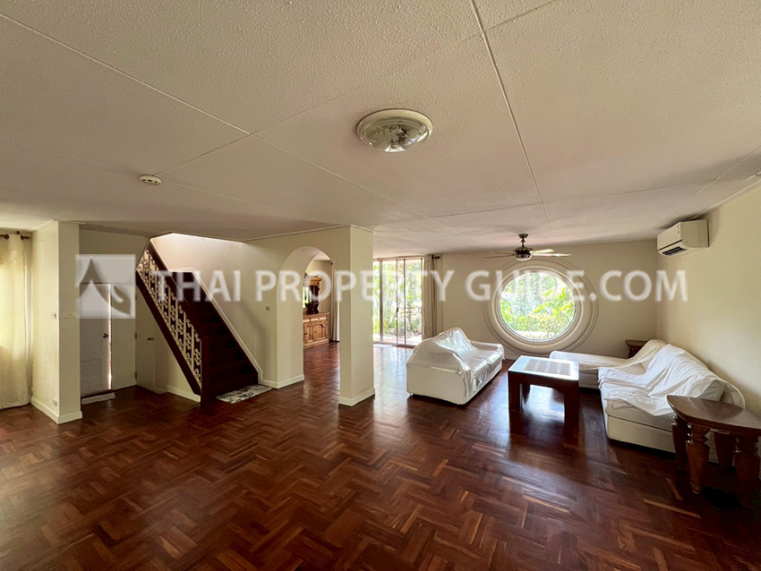 House with Shared Pool in Sukhumvit : Panya Village On-Nut 