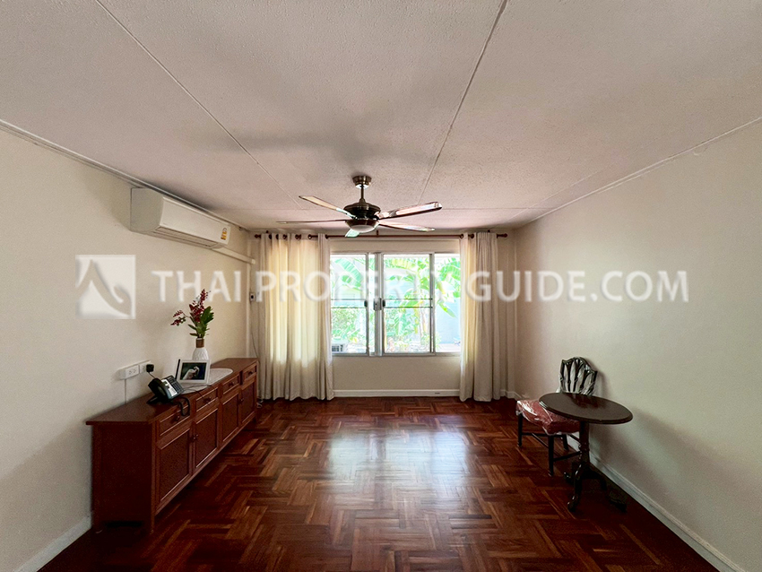 House with Shared Pool in Sukhumvit : Panya Village On-Nut 