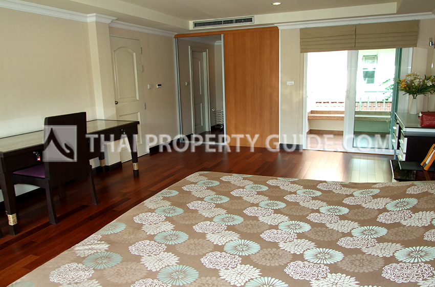 House with Shared Pool in Sukhumvit 