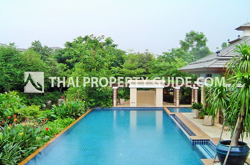 House with Shared Pool in Sukhumvit 