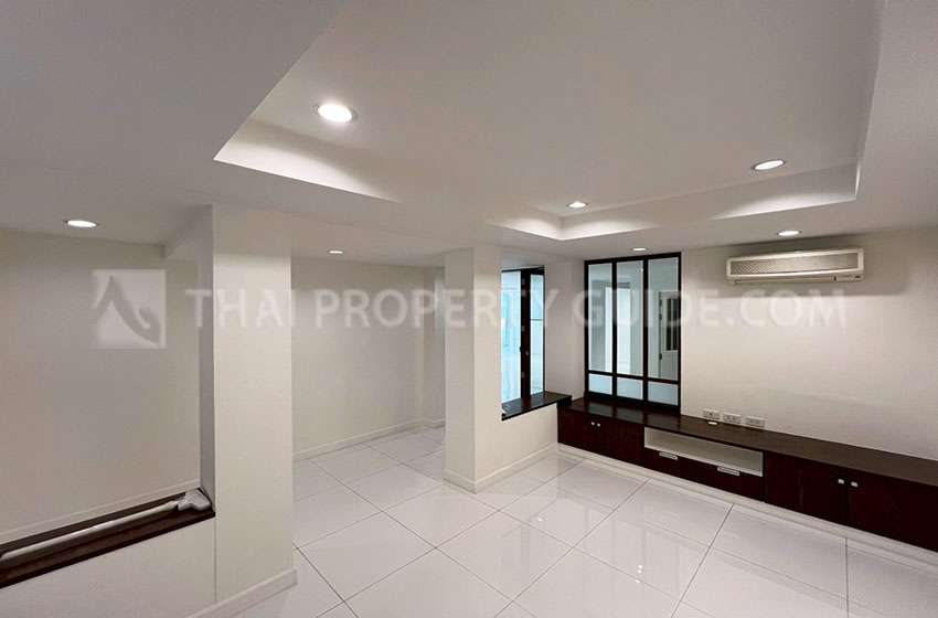 House with Shared Pool in Sukhumvit 