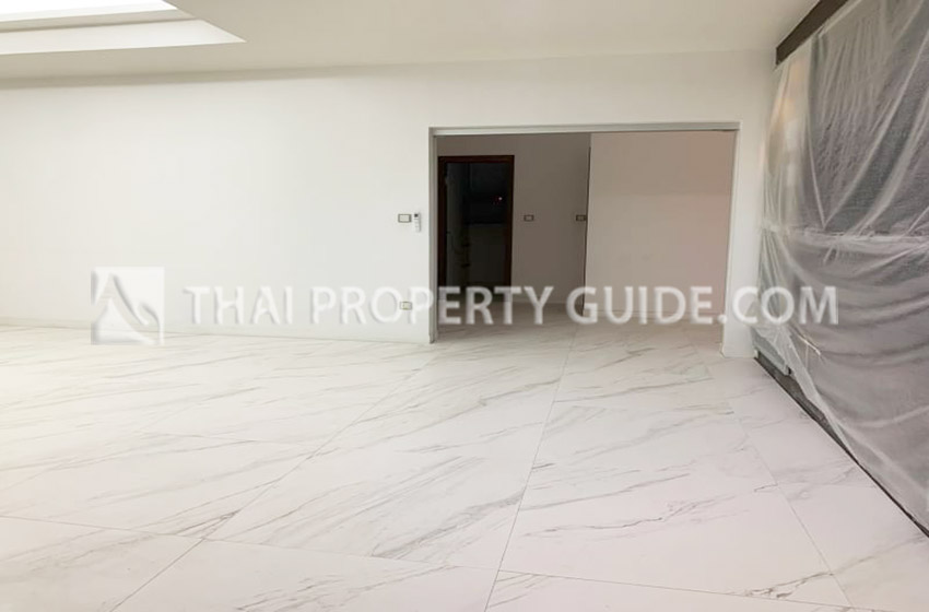 House with Shared Pool in Sukhumvit 
