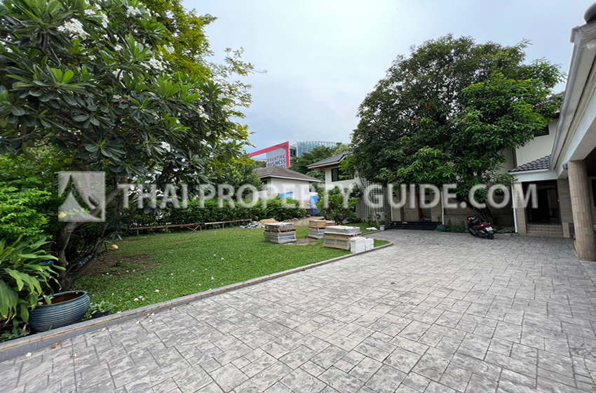 House with Shared Pool in Sukhumvit 