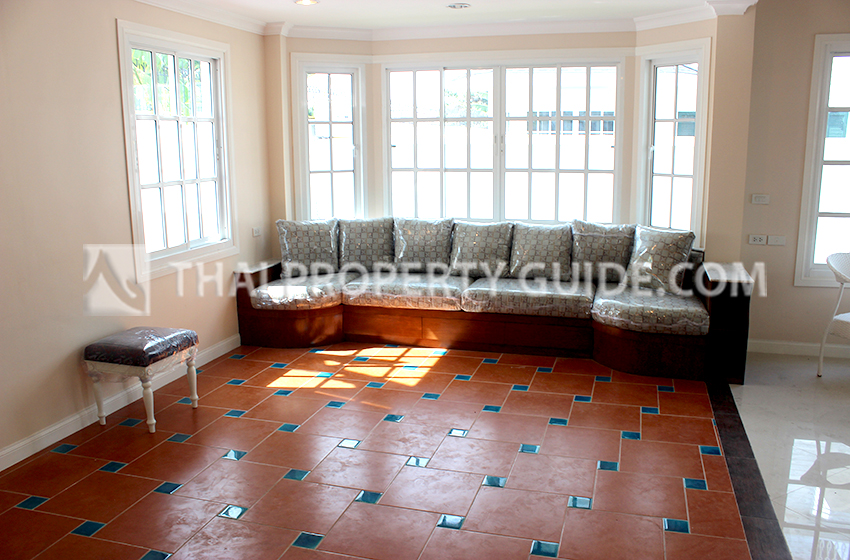 House with Shared Pool in Sukhumvit 