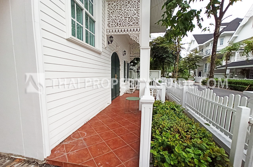House with Shared Pool in Sukhumvit 