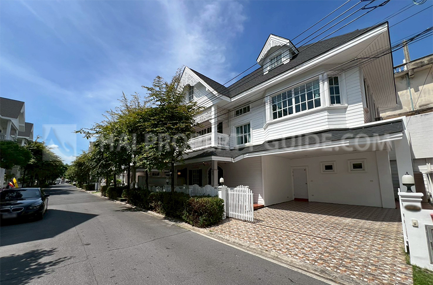 House with Shared Pool in Sukhumvit