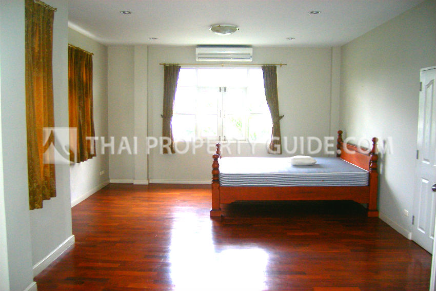 House with Shared Pool in Sukhumvit 