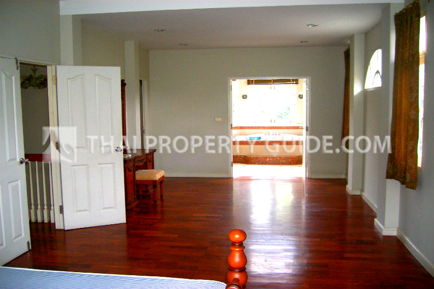 House with Shared Pool in Sukhumvit 