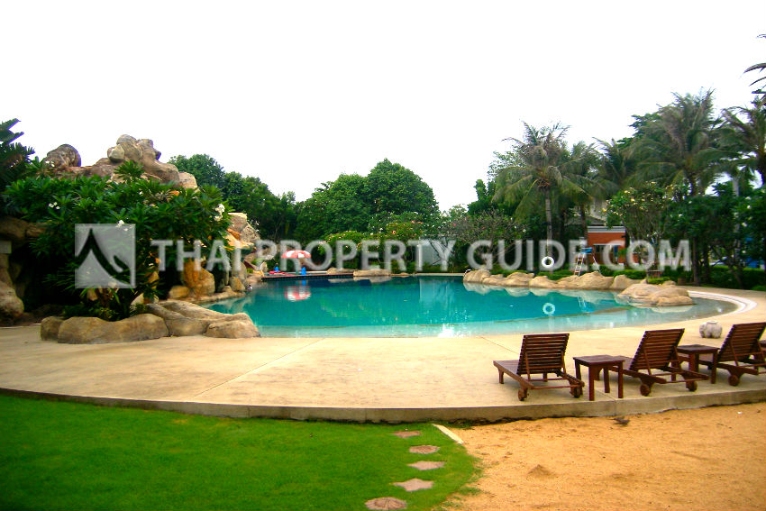 House with Shared Pool in Sukhumvit 