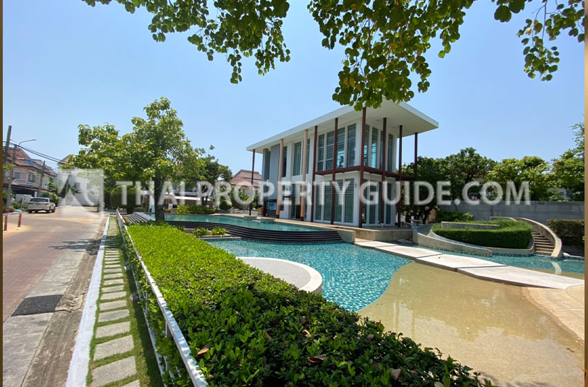 House with Shared Pool in Sukhumvit 
