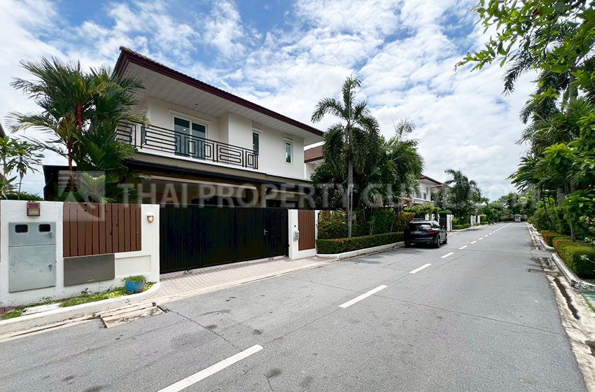 House with Shared Pool in Sukhumvit 