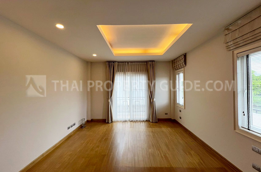 House with Shared Pool in Sukhumvit 