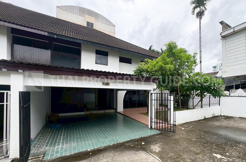 House with Shared Pool in Sukhumvit 
