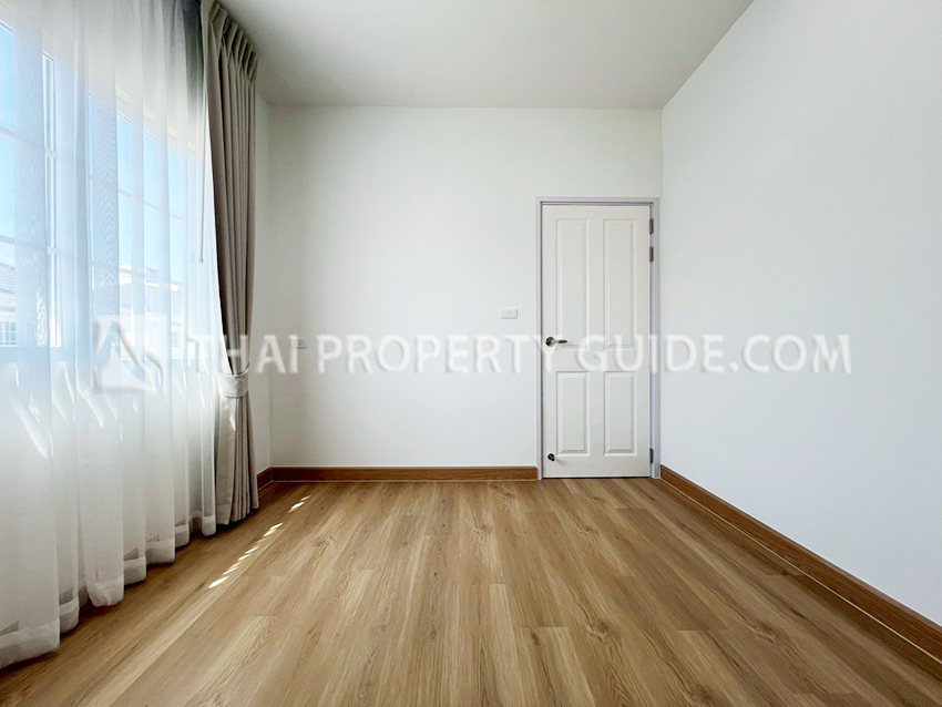 House with Shared Pool in Sukhumvit 