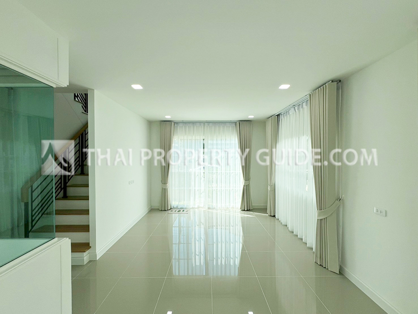 House with Shared Pool in Sukhumvit 